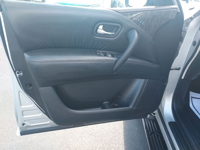Used 2023 Silver Nissan Platinum image 12