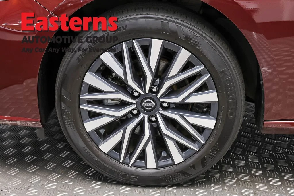Used 2025 Red Nissan 2.5 SV image 29
