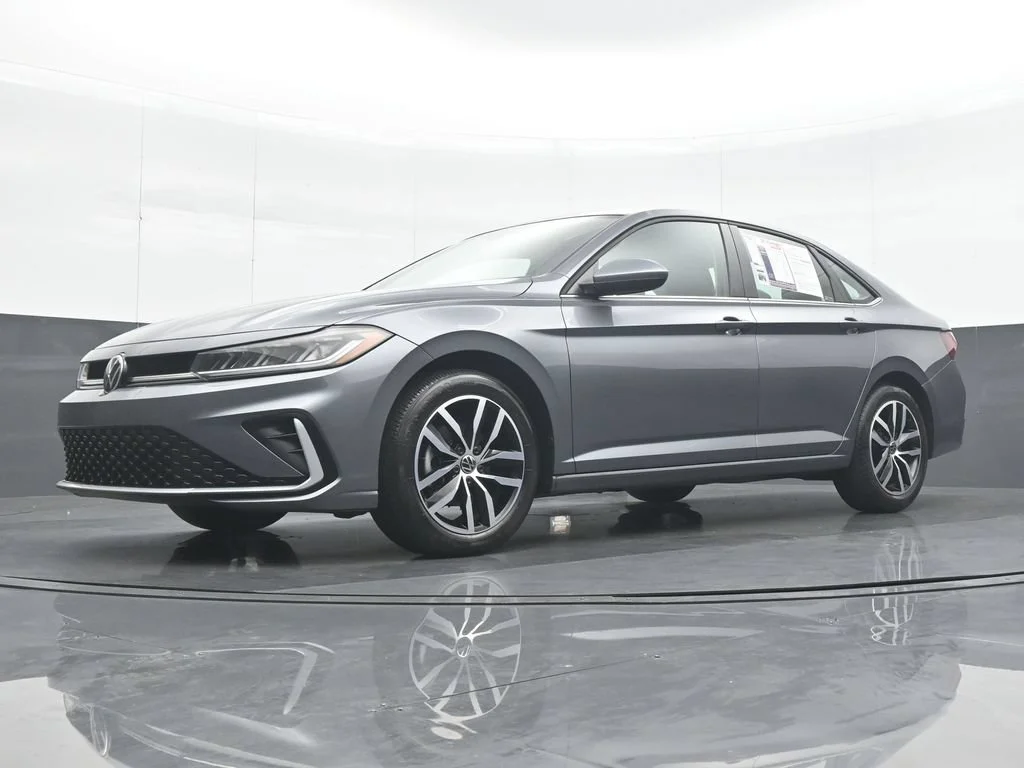 Used 2025 Gray Volkswagen 1.5T SE image 27