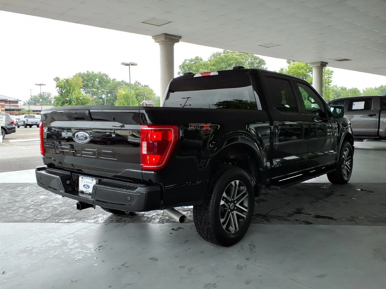 Used 2023 Agate Black Metallic Ford XL image 2