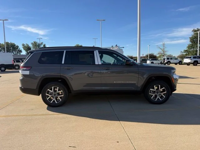 New 2027 Gray Jeep Laredo X image 11