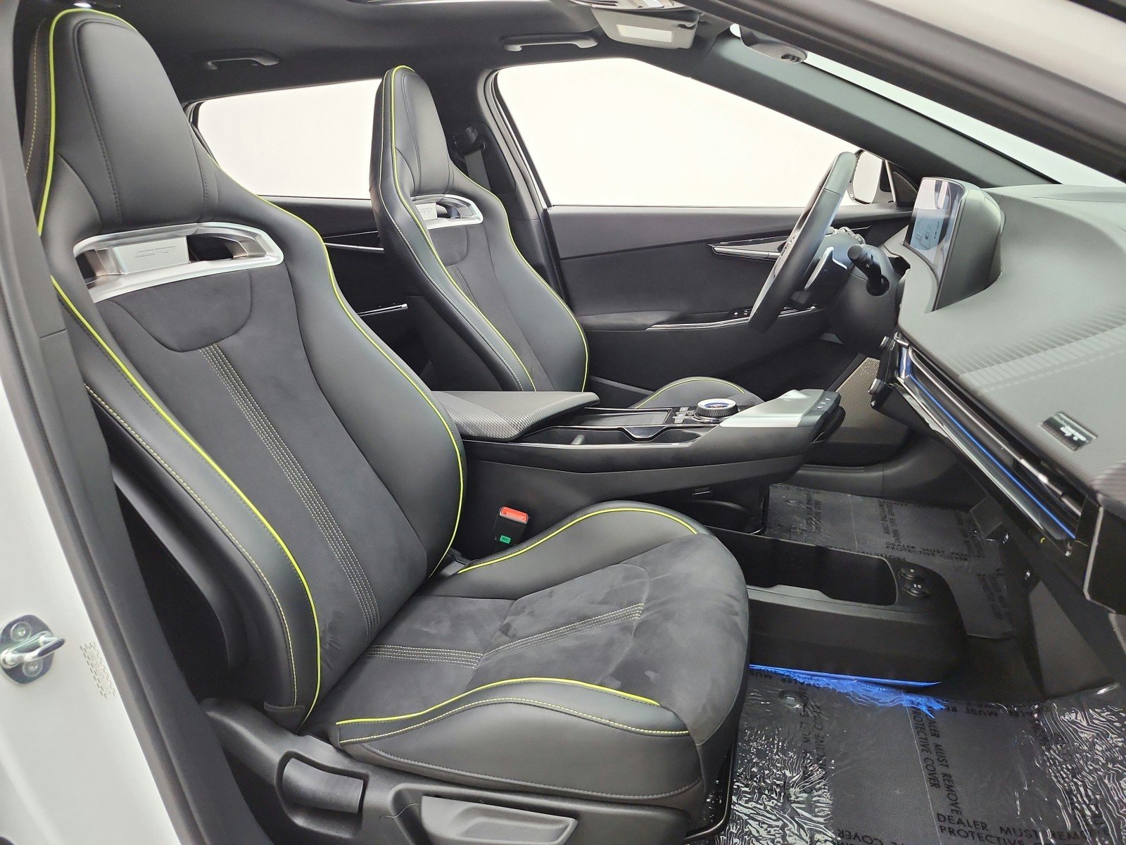 Used 2023 Snow White Pearl Kia GT image 20