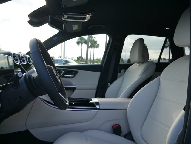 New 2026 Polar White Mercedes-Benz GLC 300 image 39