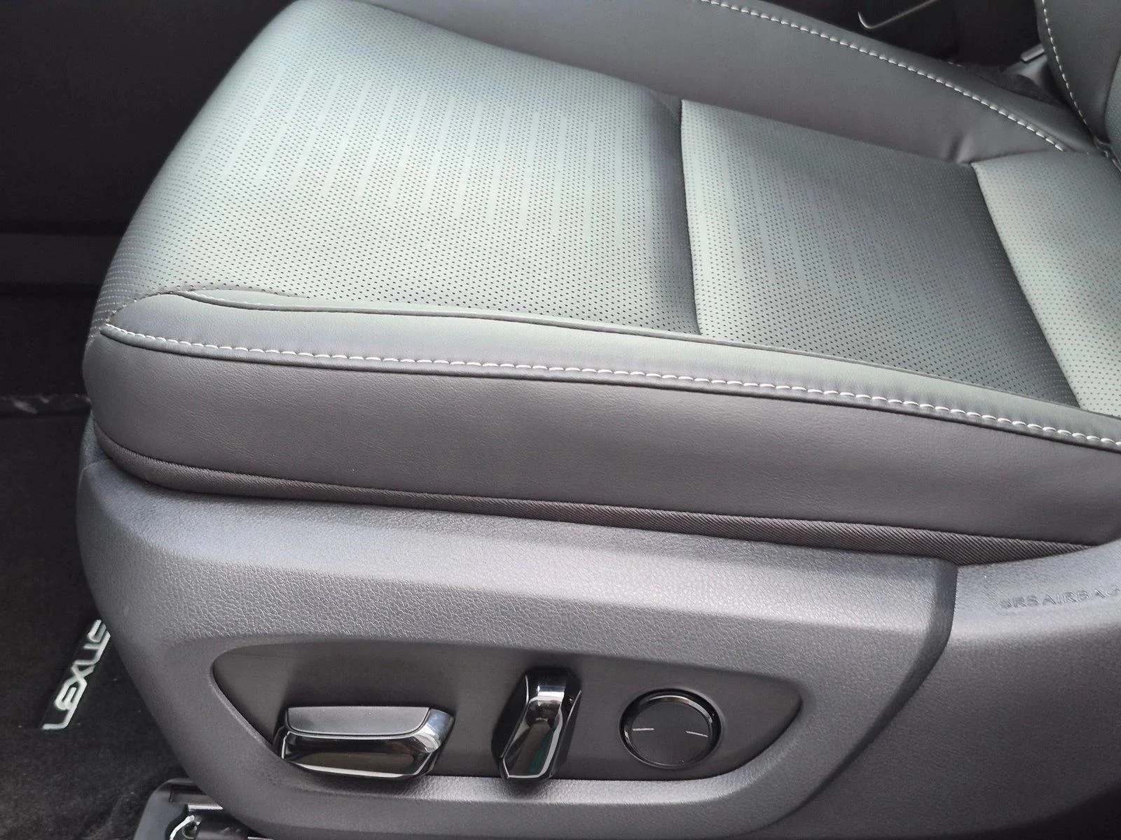 New 2026 Wind Chill Pearl Lexus  350 PREMIUM image 4