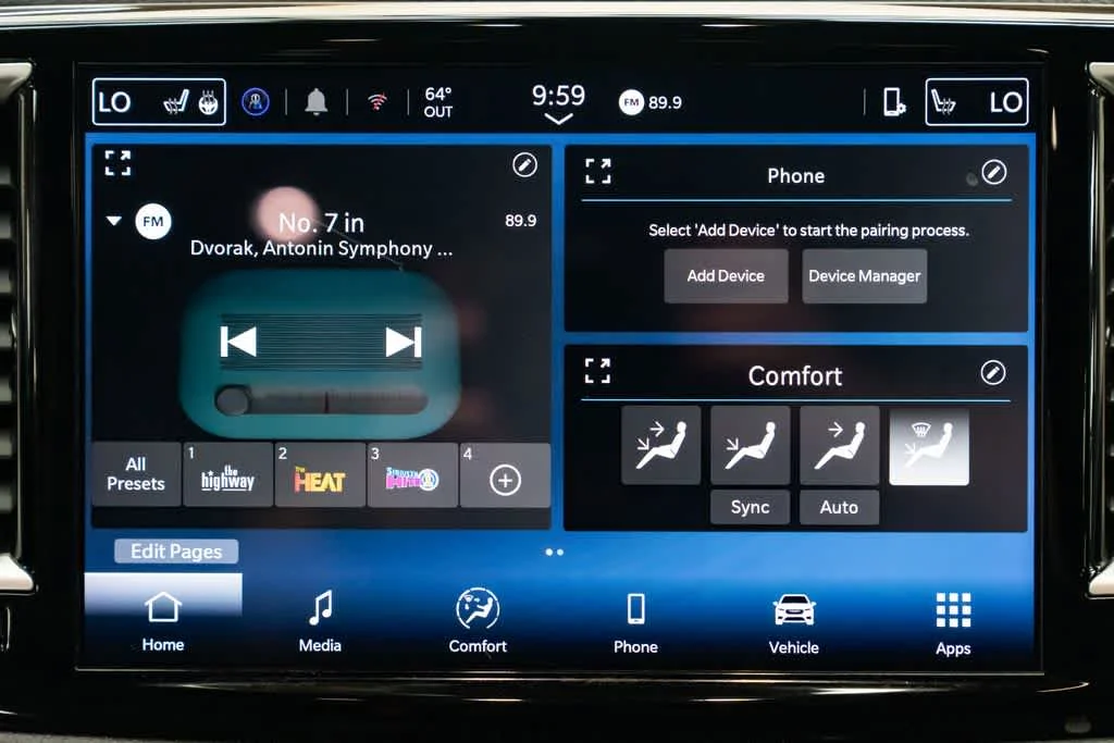 Used 2025 Diamond Black Crystal Pearlcoat Chrysler Select image 14