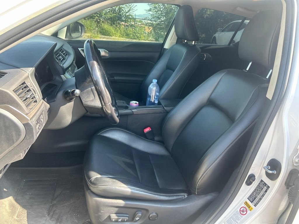 Used 2015 White Lexus 200h image 18