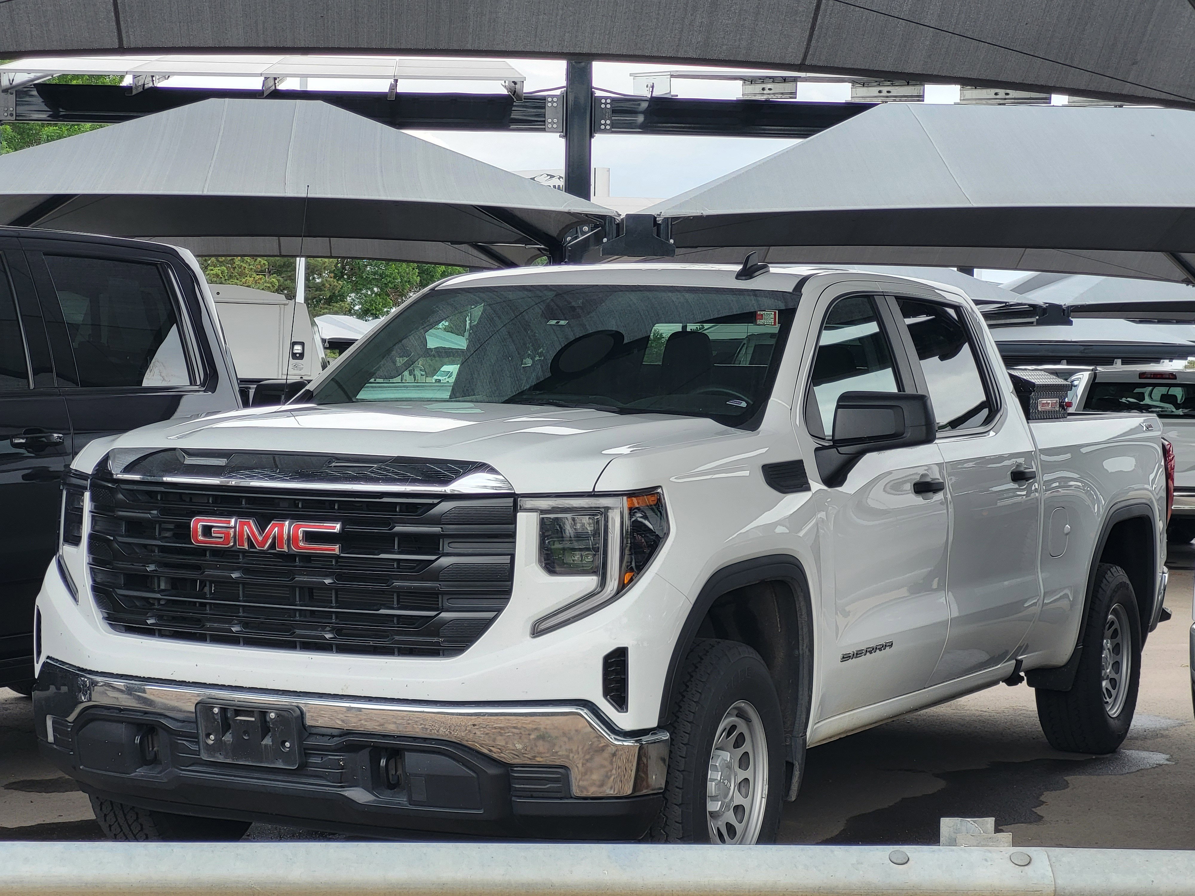2025 GMC Sierra 4WD Crew Cab Short Box Pro's photo