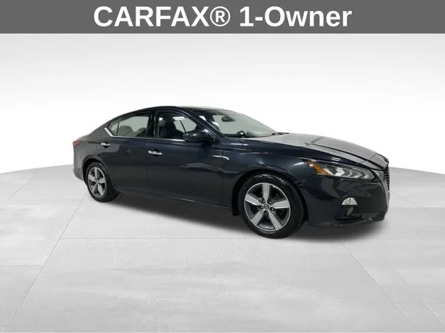 Used 2019 Blue Metallic Nissan 2.5 SV image 3