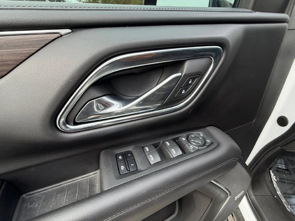 Used 2022 White Chevrolet Z71 image 11