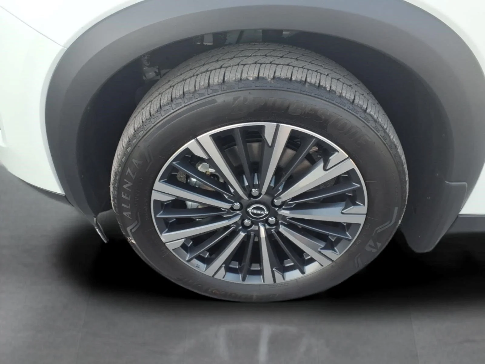 New 2026 Everest White Pearl TriCoat Nissan Platinum image 4