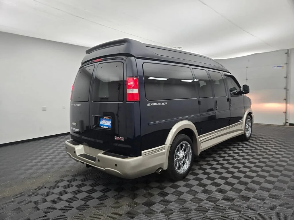 Used 2023 Special Exterior Color GMC Work Van image 3