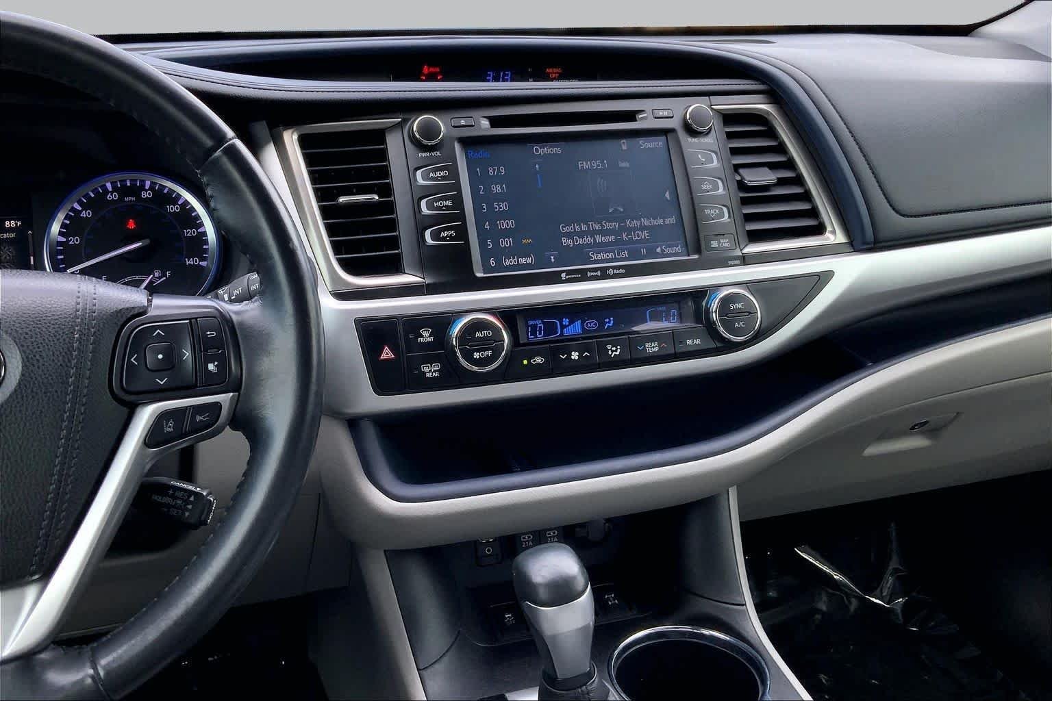 Used 2019 Blizzard Pearl Toyota XLE image 7