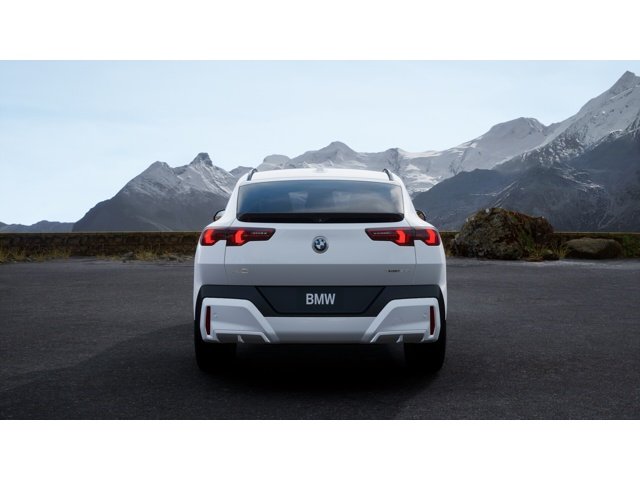 New 2026 Alpine White BMW xDrive28i image 5