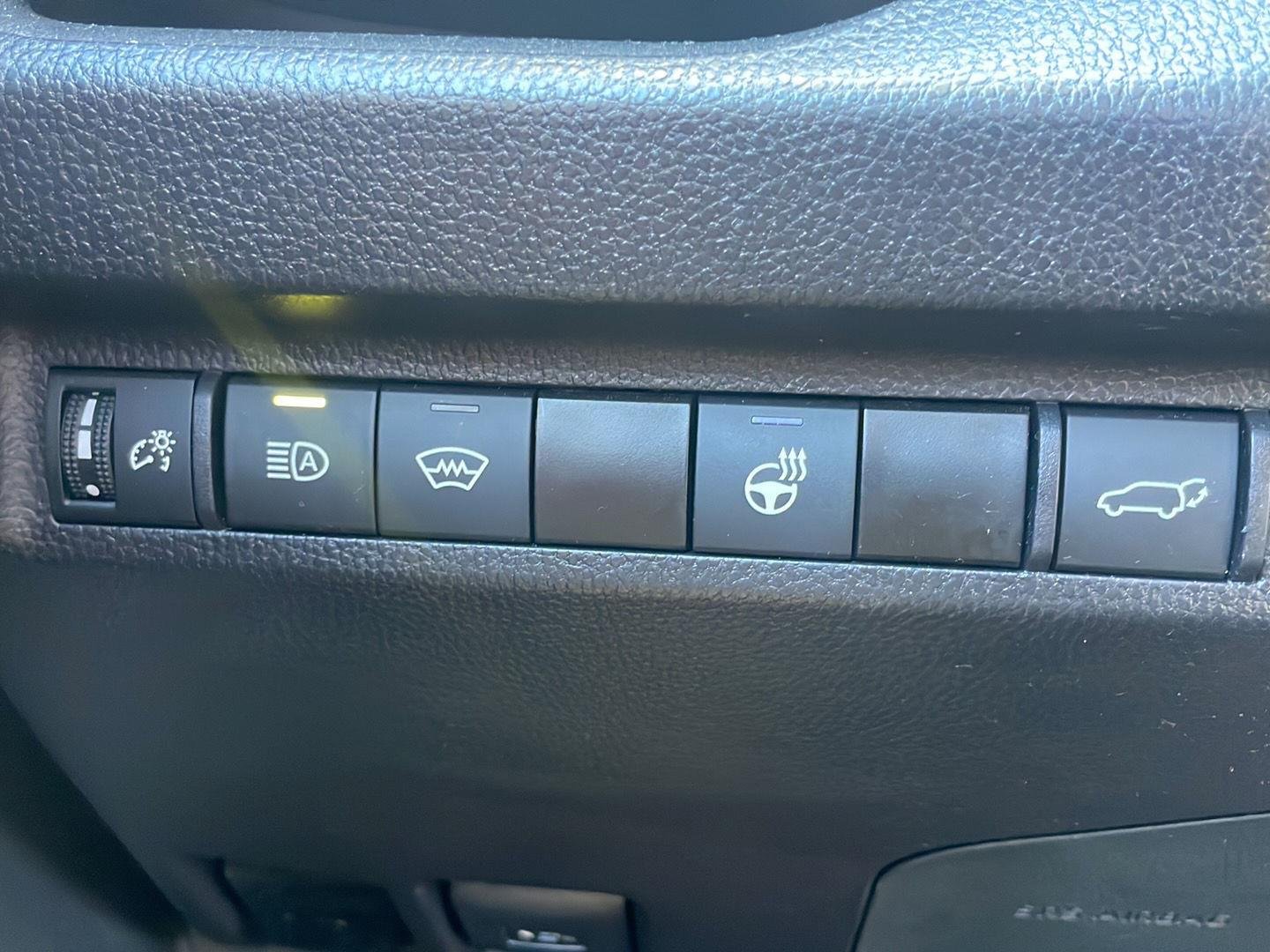 Used 2025 Ruby Flare Pearl Toyota XLE image 2