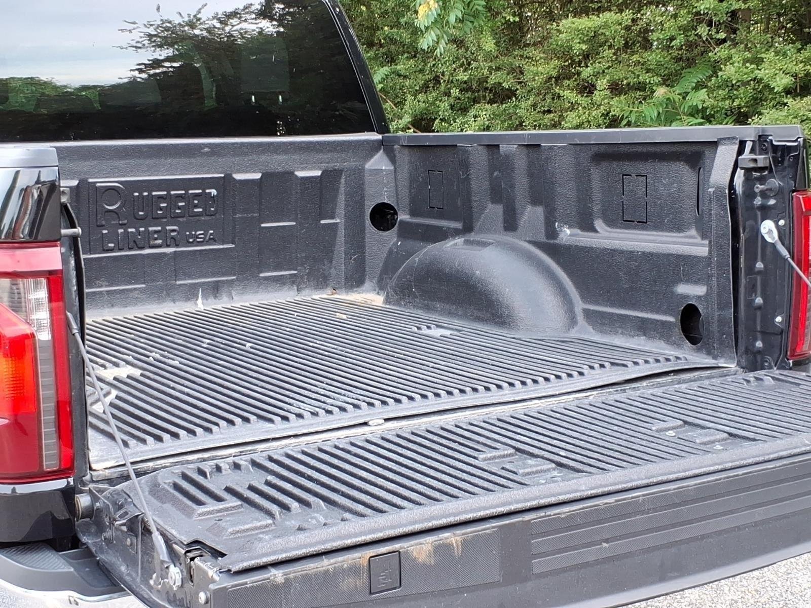 Used 2024 Agate Black Metallic Ford XLT image 10