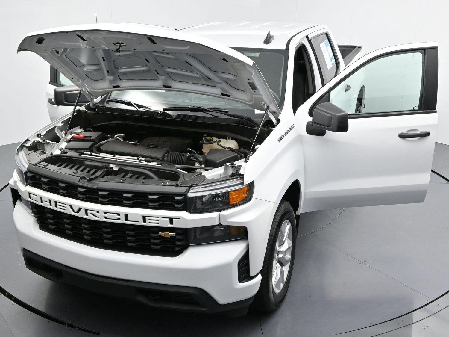 Used 2022 Summit White Chevrolet Custom image 40