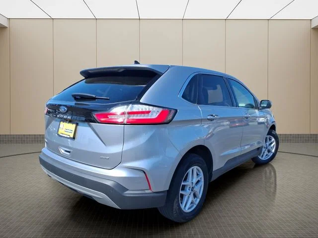 Used 2022 Silver Ford SEL image 8