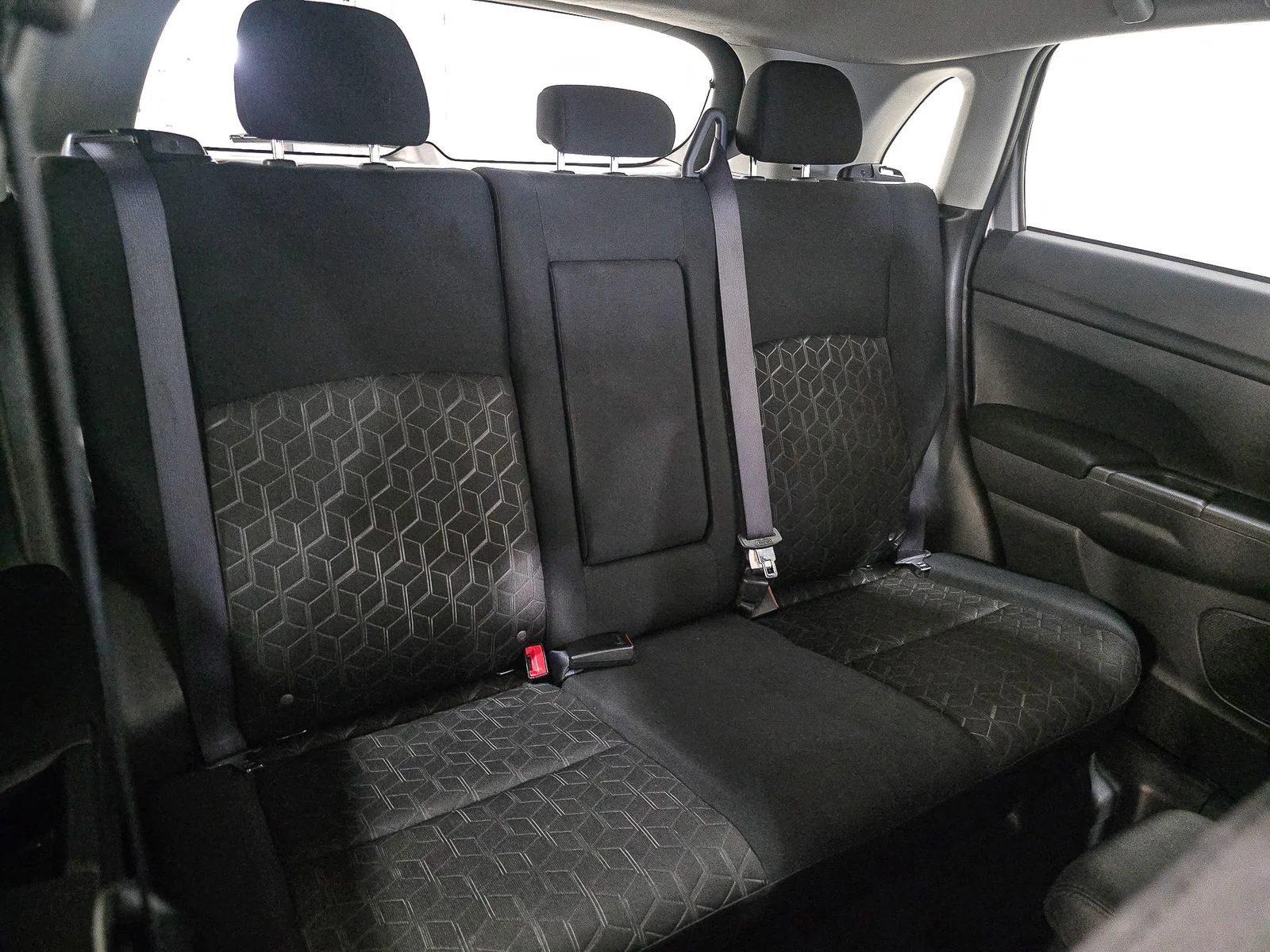 Used 2024  Mitsubishi  image 22