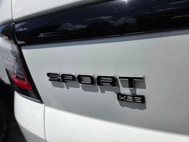 Used 2022 White Land Rover HSE Silver Edition image 7