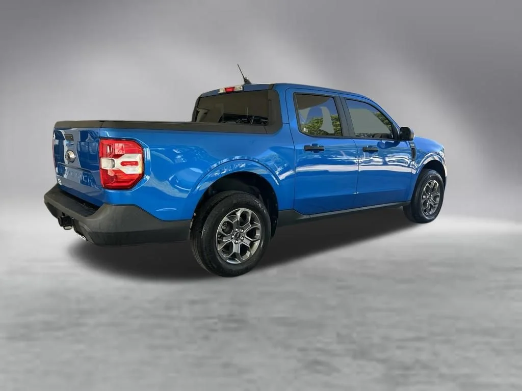 Used 2022 Blue Ford XLT image 3