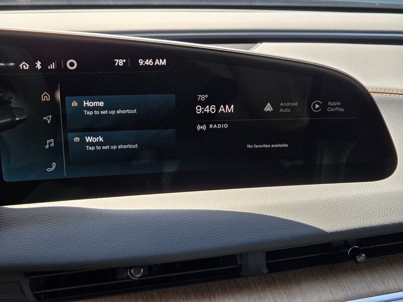 Used 2024  Lucid Touring image 47