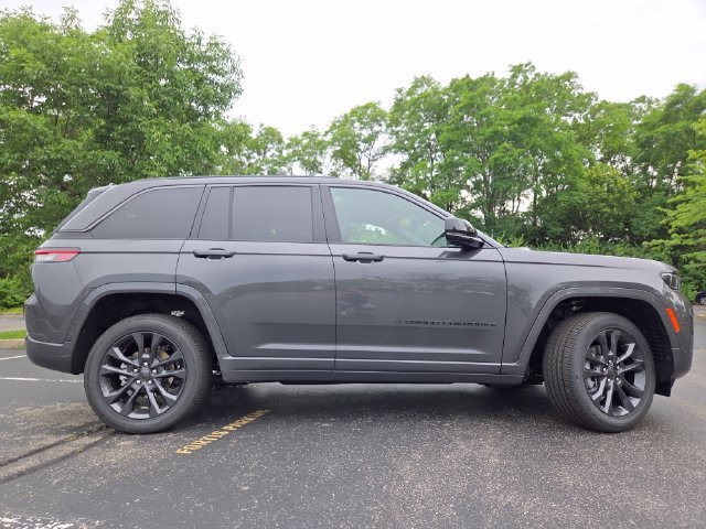 New 2026 Baltic Gray Metallic Clear-Coat Exterior Paint Jeep Limited Reserve image 27