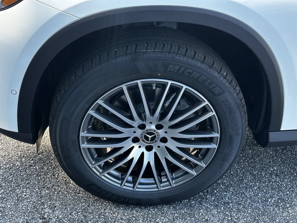New 2026 Polar White Mercedes-Benz GLC 300 image 13