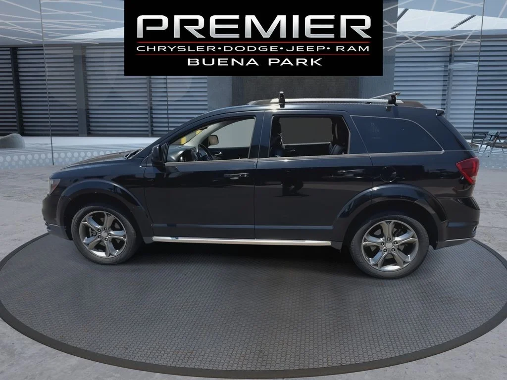 Used 2017 Black Dodge Crossroad image 5