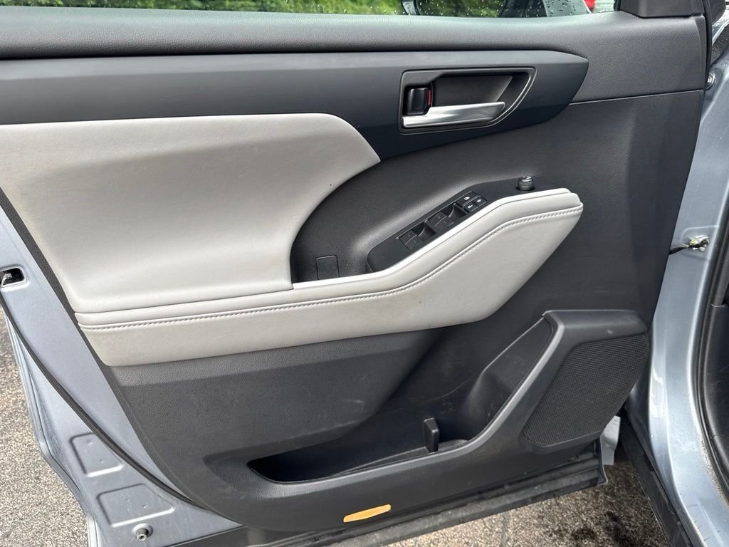 Used 2022 Brown Toyota XLE image 21