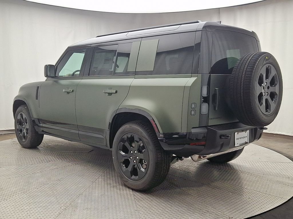 New 2026 Woolstone Green Land Rover X-Dynamic SE image 4