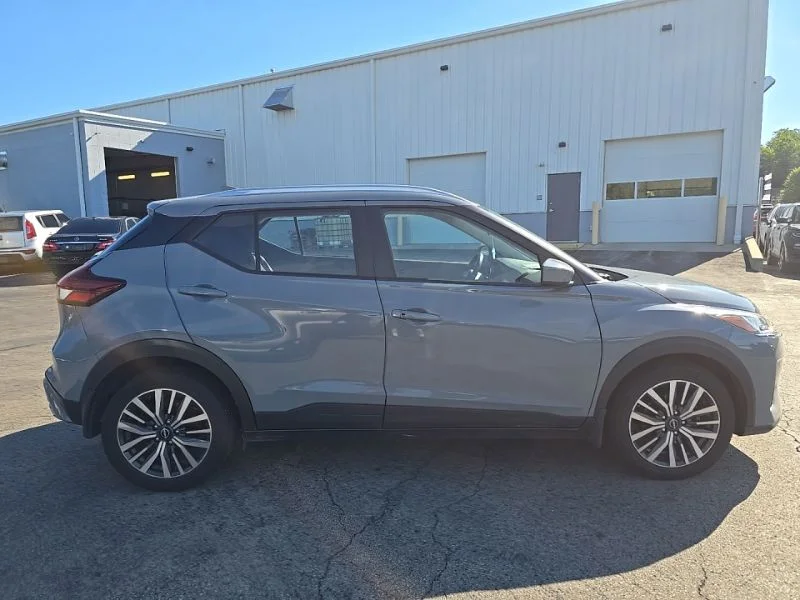 Used 2023 Gray Nissan SV image 9