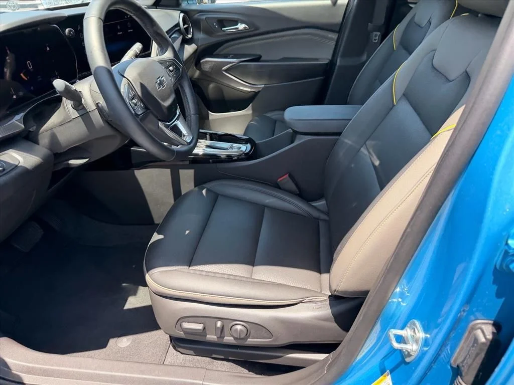 Used 2025 Blue Chevrolet ACTIV image 8