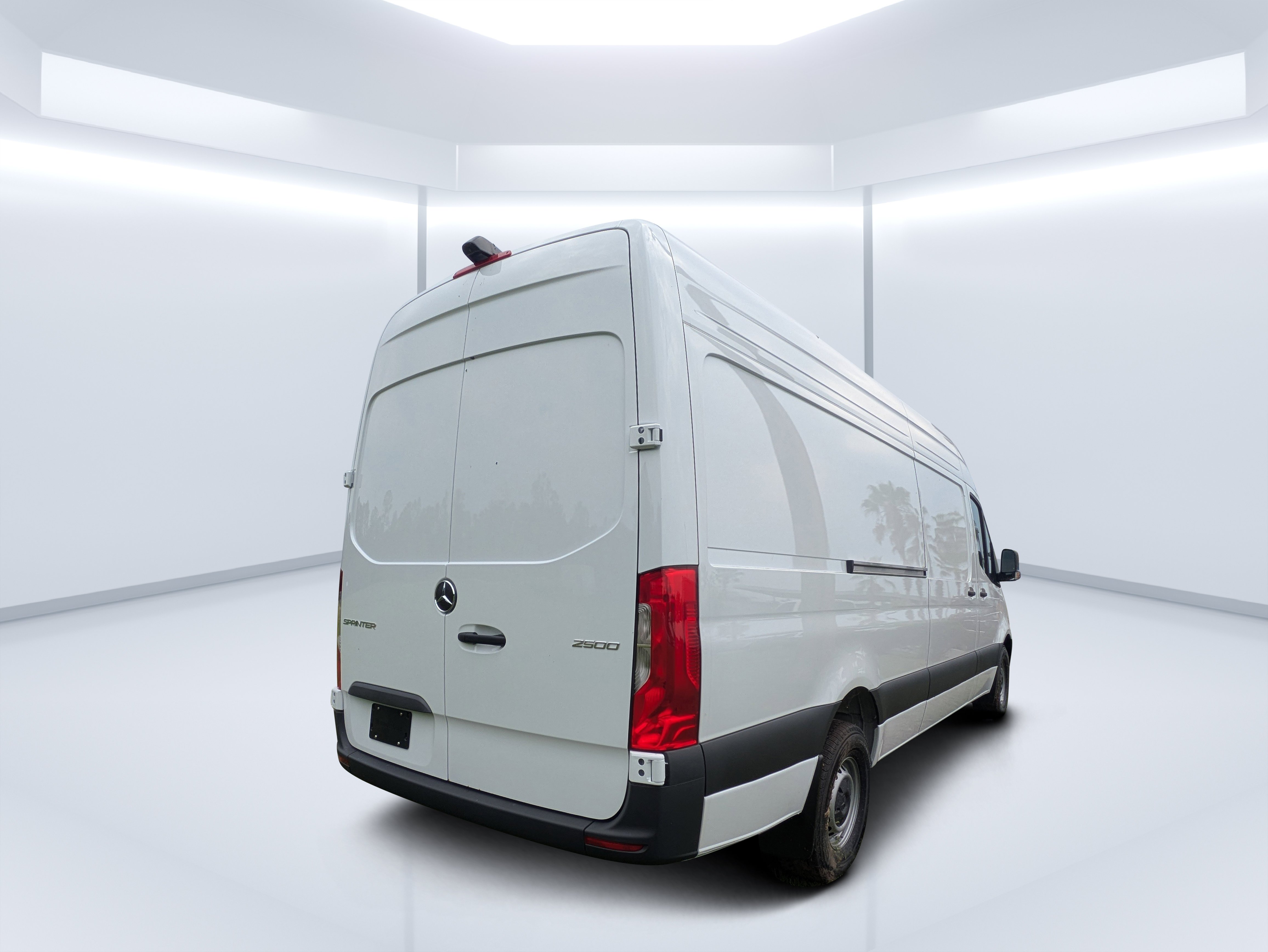 New 2026 Arctic White Mercedes-Benz Cargo 170 WB image 3