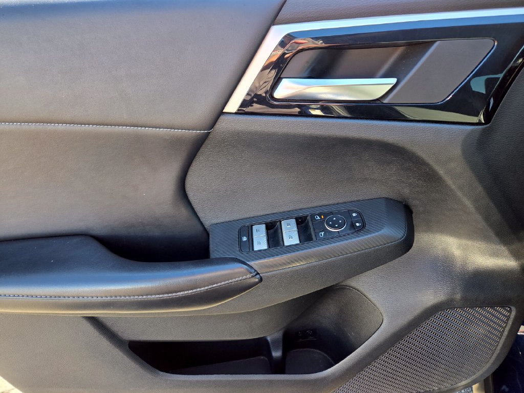 Used 2022  Mitsubishi  image 22