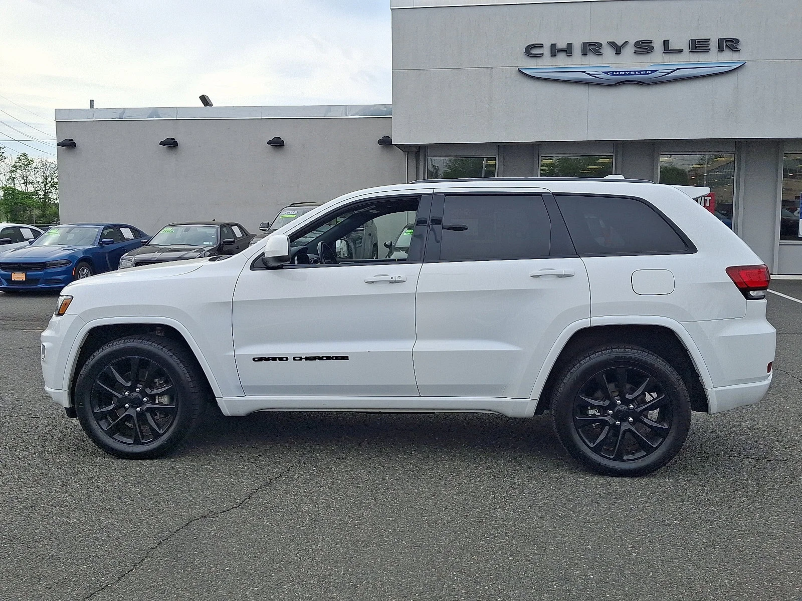Certified Used 2021 Bright White Clearcoat Jeep Laredo X image 4