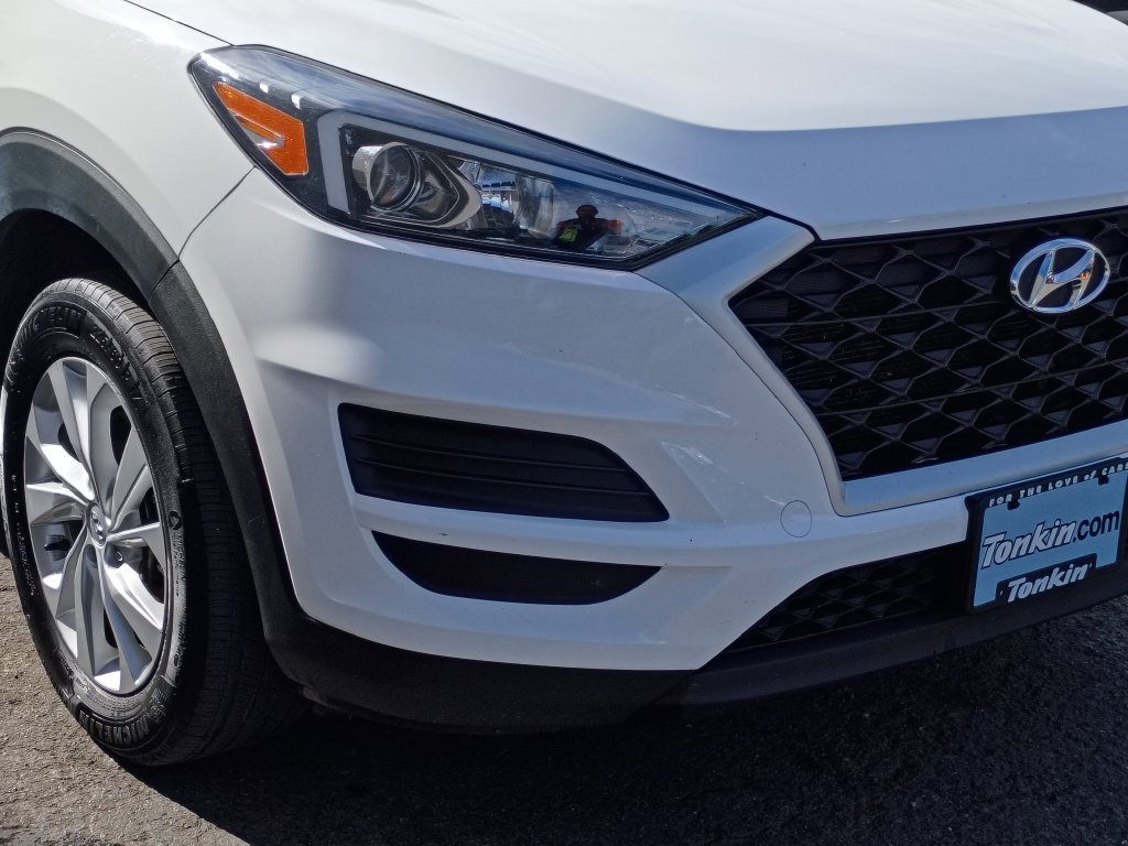 Used 2020 White Hyundai SE image 12