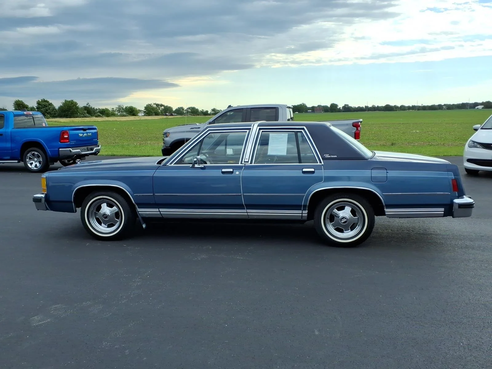 Used 1986 Blue Ford Crown Victoria image 14
