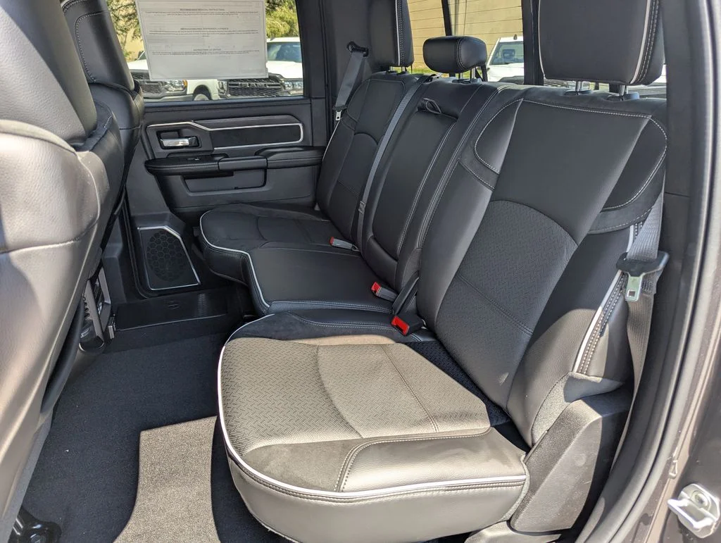 2025 RAM 3500 Laramie - Photo 30