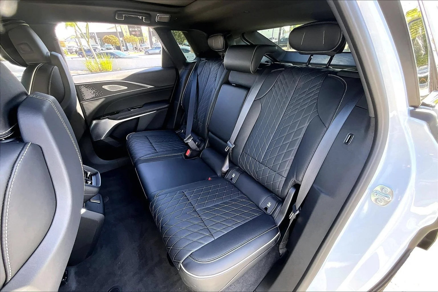 2027 Cadillac LYRIQ Signature Luxury - Photo 16