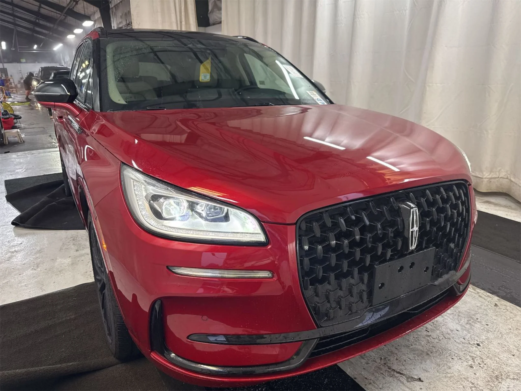 Used 2025 Red Carpet Metallic Tinted Clearcoat Lincoln Grand Touring image 4