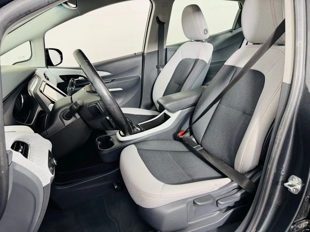 Used 2021 Gray Chevrolet LT image 6
