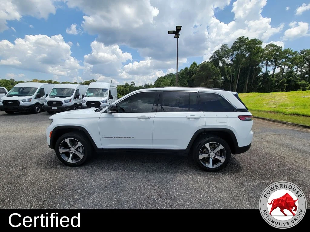 Used 2024 White Jeep Limited image 2