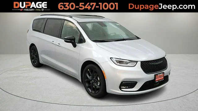 2026 Chrysler Pacifica Limited's photo