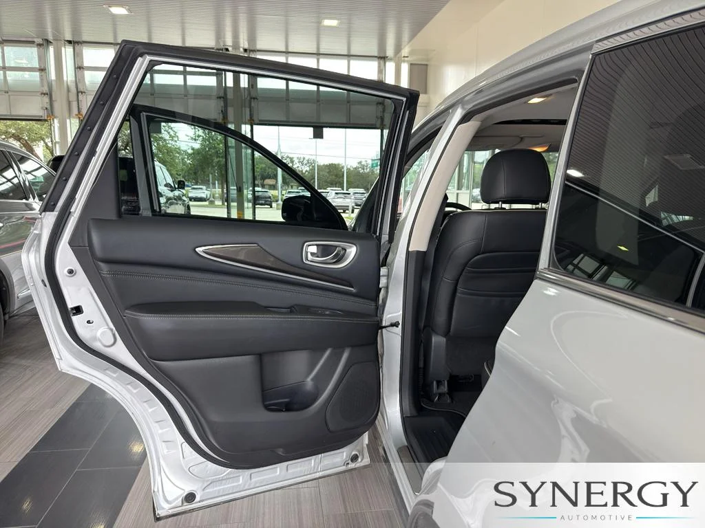 Used 2019 Liquid Platinum INFINITI LUXE image 27