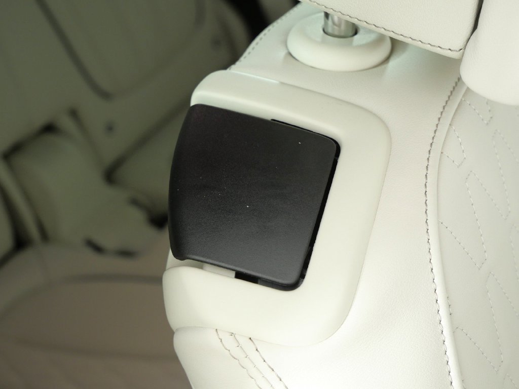 Used 2027 White BMW xDrive40i image 29