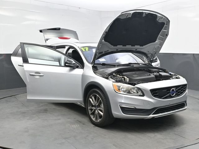 Used 2017 Silver Volvo T5 image 42