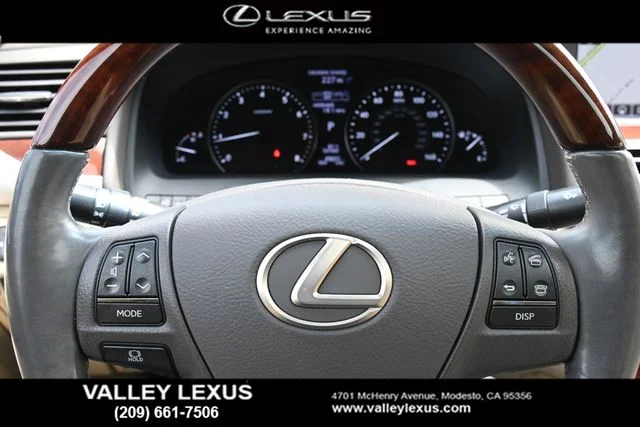 Used 2015 White Lexus 460 image 10