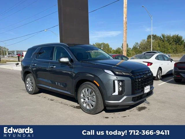 New 2025 Gray Hyundai SEL image 3