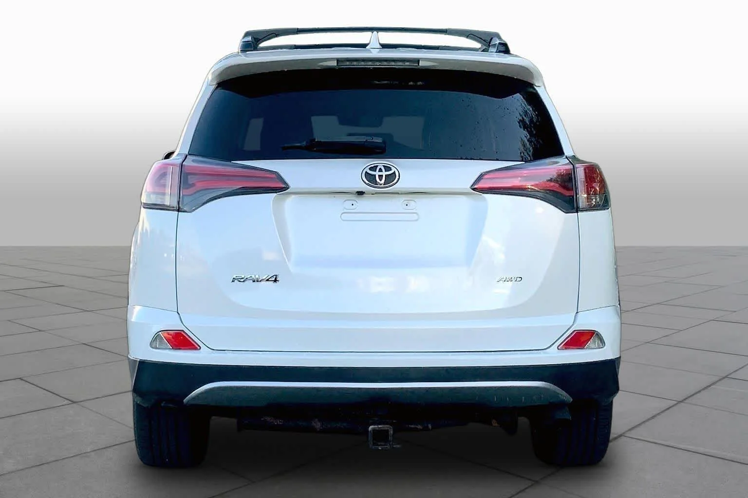Used 2018 Blizzard Pearl Toyota Limited image 5
