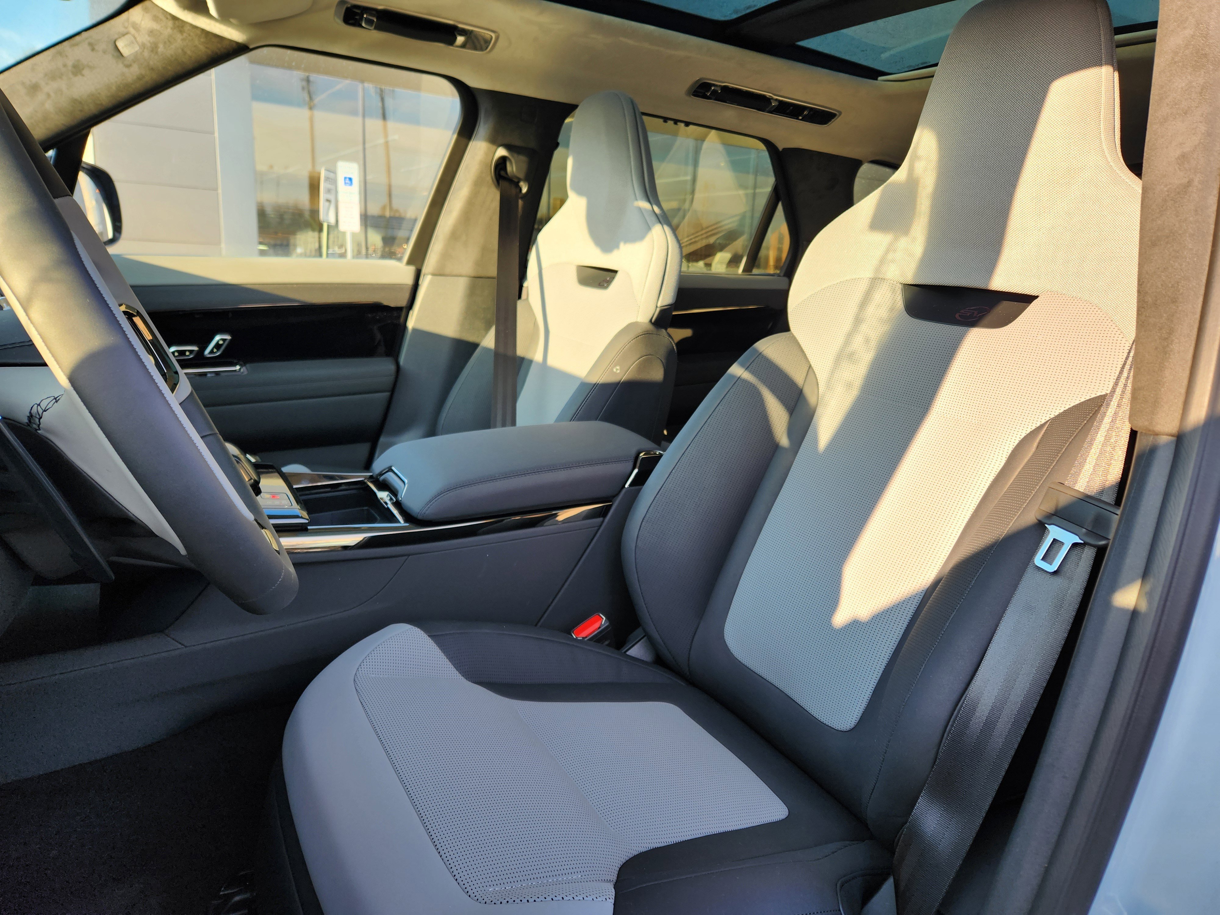 New 2026 Arroios Grey LAND ROVER SV image 8
